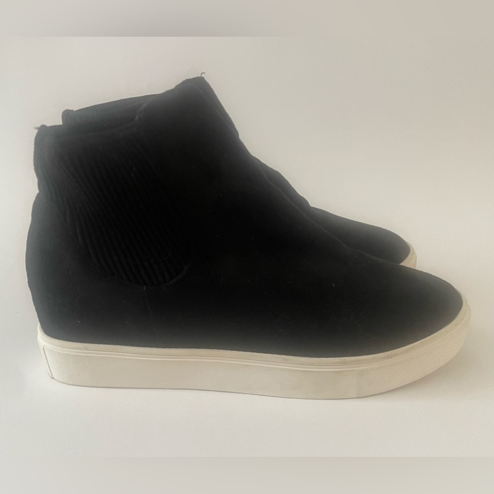 Women's Black Slip-On Sneakers